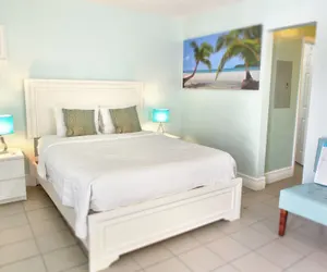 Photo 5 - Hollywood Beachside Boutique Suites