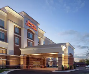 Photo 2 - Hampton Inn & Suites Saginaw