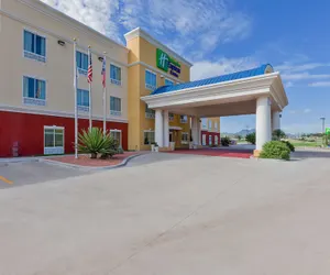 Photo 2 - Holiday Inn Express & Suites Alpine Southeast, an IHG Hotel