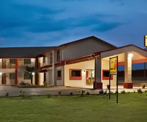 Photo 2 - Super 8 by Wyndham Corsicana