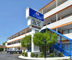 Photo 2 - Americas Best Value Inn & Suites Branson - Near the Strip