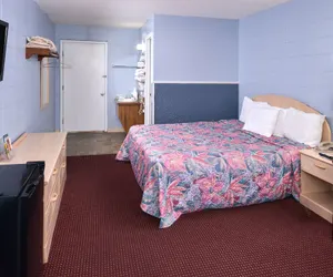 Photo 4 - Americas Best Value Inn & Suites Branson - Near the Strip