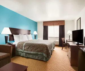 Photo 4 - Days Inn & Suites by Wyndham Conroe North