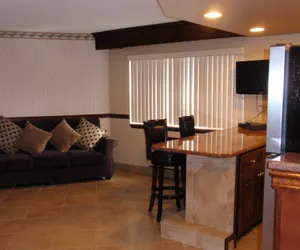 Photo 4 - Chalet Inn & Suites Centerport