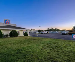 Photo 2 - Motel 6 Sulphur Springs, TX