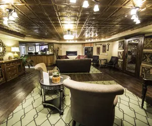 Photo 2 - Historian Inn