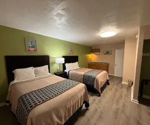 Photo 5 - Executive Inn and Kitchenette Suites