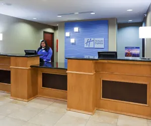 Photo 4 - Holiday Inn Express & Suites Rochester – Mayo Clinic Area, an IHG Hotel