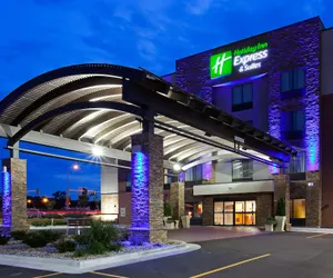 Photo 2 - Holiday Inn Express & Suites Rochester – Mayo Clinic Area, an IHG Hotel