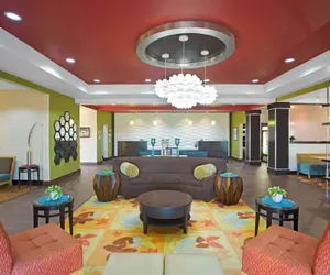 Photo 4 - La Quinta Inn & Suites by Wyndham Pearsall