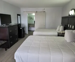 Photo 5 - Fairway Inn