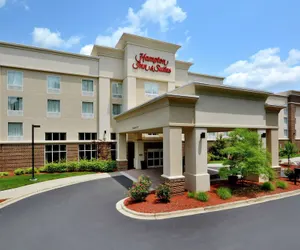 Photo 2 - Hampton Inn & Suites Huntersville