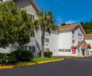 Photo 2 - Red Roof Inn Darien - I-95/ North Brunswick