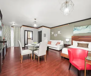 Photo 4 - Tradewinds Apartment Hotel