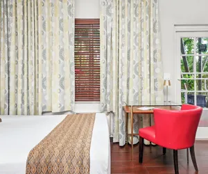 Photo 3 - Tradewinds Apartment Hotel