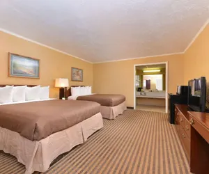 Photo 4 - Executive Plus Inn & Suites