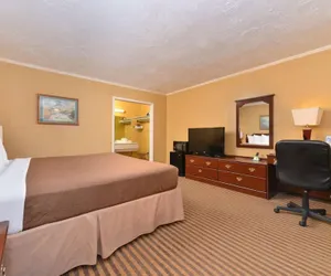 Photo 5 - Executive Plus Inn & Suites