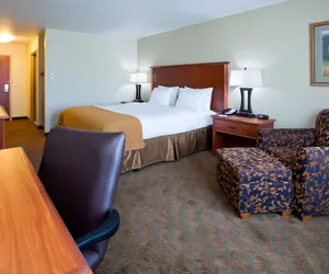 Photo 4 - Holiday Inn Express and Suites Mason City, an IHG Hotel