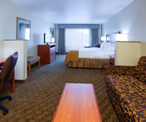 Photo 5 - Holiday Inn Express and Suites Mason City, an IHG Hotel