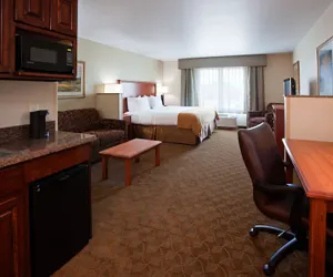 Photo 3 - Holiday Inn Express and Suites Mason City, an IHG Hotel