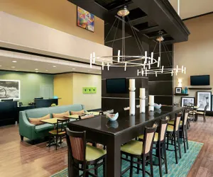 Photo 4 - Hampton Inn & Suites Houston/Pasadena