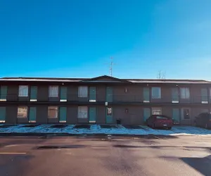 Photo 2 - Curry’s Motel by OYO Saginaw MI