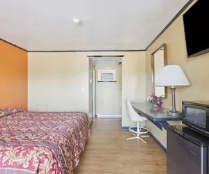 Photo 5 - Curry’s Motel by OYO Saginaw MI
