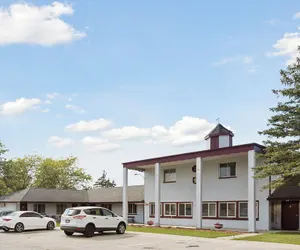 Photo 2 - Curry’s Motel by OYO Saginaw MI