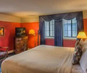 Photo 5 - Red Coach Inn