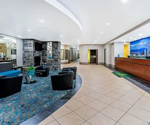 Photo 4 - La Quinta Inn & Suites by Wyndham Denver Gateway Park
