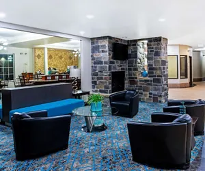 Photo 3 - La Quinta Inn & Suites by Wyndham Denver Gateway Park