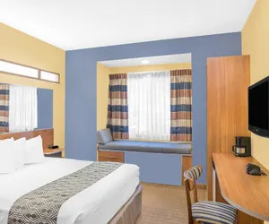 Photo 4 - Microtel Inn & Suites by Wyndham Chili/Rochester Airport