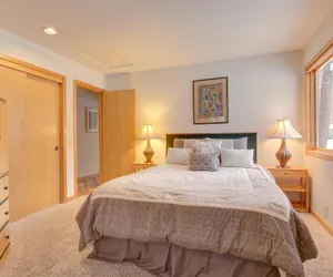 Photo 4 - Awbrey Lane #7 by Village Properties at Sunriver