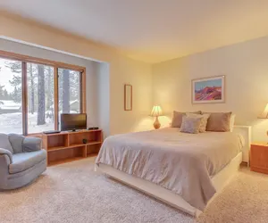 Photo 5 - Awbrey Lane #7 by Village Properties at Sunriver