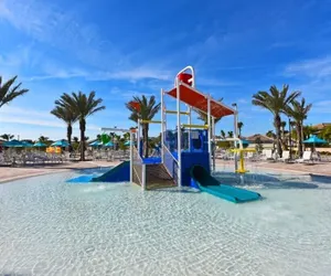 Photo 2 - Private vacation home with free parking!