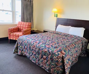 Photo 4 - Express Inn