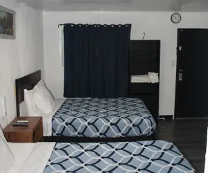 Photo 3 - Holiday Lodge Motel