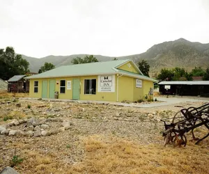 Photo 2 - Camelot Inn at Honeyville