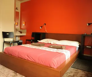 Photo 5 - Camelot Inn at Honeyville