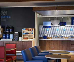 Photo 2 - Holiday Inn Express And Suites Madison West - Middleton by IHG