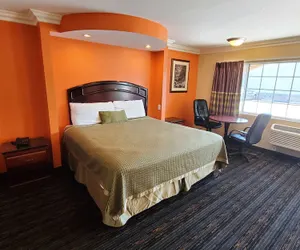 Photo 5 - Delmonico Inn & Suites