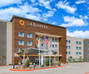 Photo 2 - La Quinta Inn & Suites by Wyndham Fort Stockton Northeast