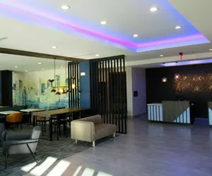 Photo 4 - La Quinta Inn & Suites by Wyndham Dallas/Fairpark