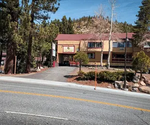 Photo 2 - Ventura Grand Inn