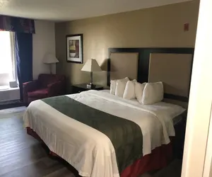 Photo 5 - Quality Inn & Suites Woodstock near Lake Geneva