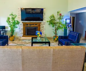 Photo 4 - Quality Inn & Suites Woodstock near Lake Geneva