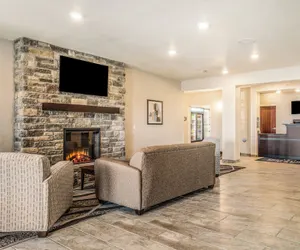 Photo 4 - Cobblestone Hotel & Suites - Newport