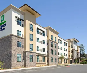 Photo 2 - Holiday Inn Express & Suites Valencia - Santa Clarita by IHG