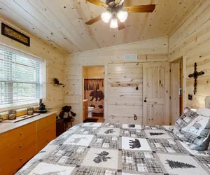 Photo 3 - Cozy Bear Den 2 Bedroom Cabin by RedAwning