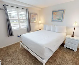 Photo 3 - Steps to the Pool 1 Bedroom Sleeps 4 by RedAwning